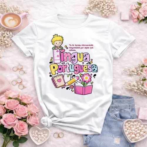 Foto da camisa destacando o amor pela Língua Portuguesa, perfeita para professores que querem estilo e paixão em sua roupa.