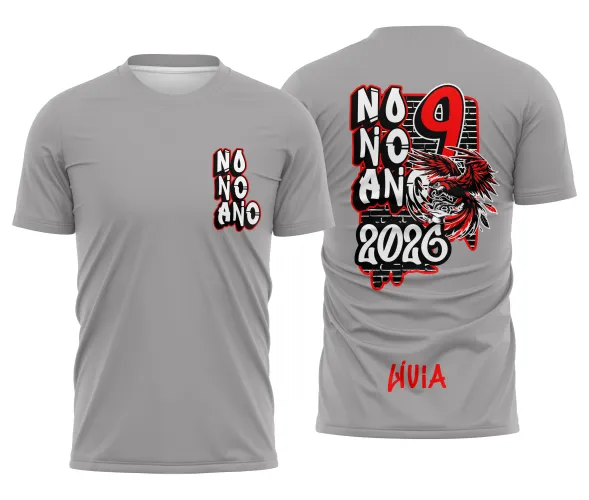 Camisa com logo no peito e estampa grande nas costas apresentando uma vibrante arara vermelha em voo, destacando cores intensas e detalhes que expressam energia e liberdade em um design marcante